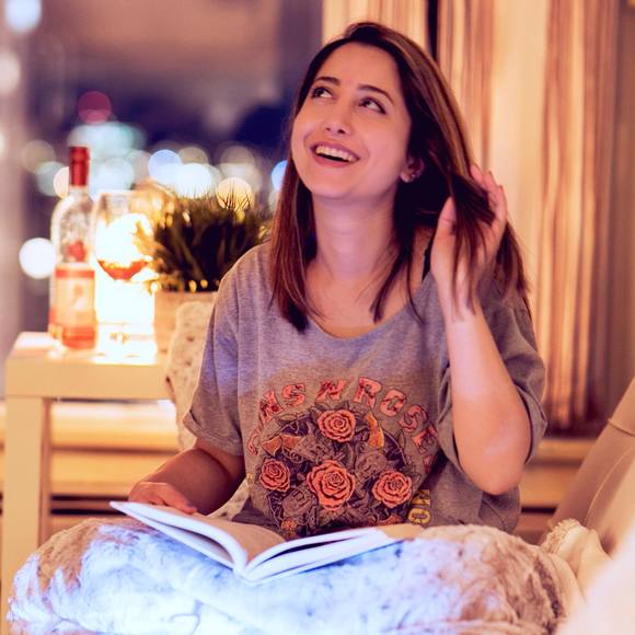 Meet your Posher, Maedeh - Picture 1 of 1